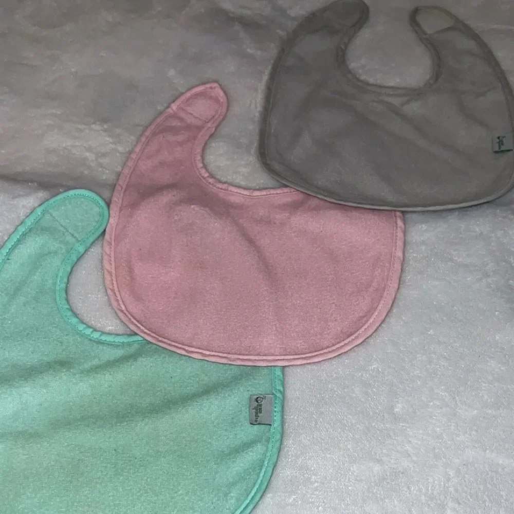 Green Sprouts 3 pack Baby Bibs 3-12M NWOT